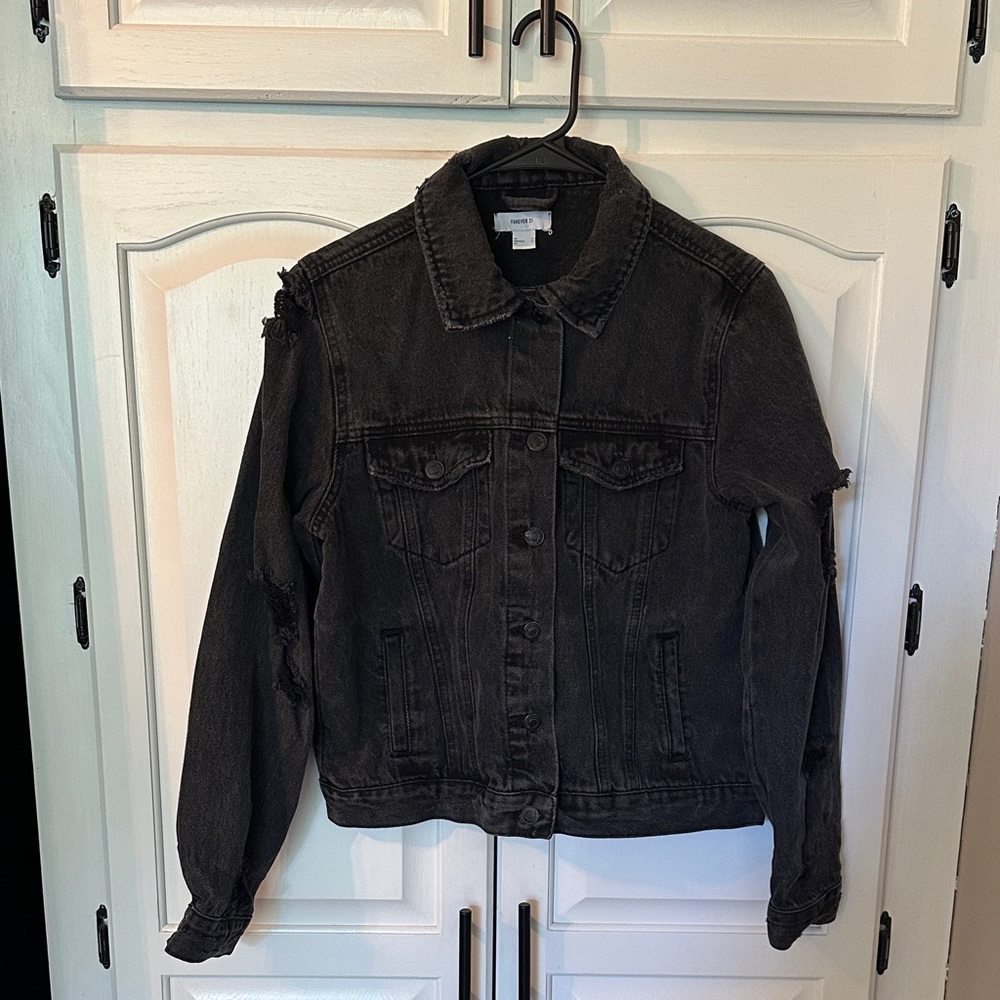 Black Denim Jacket Forever 21 Small Like New Only Wore a Few Times